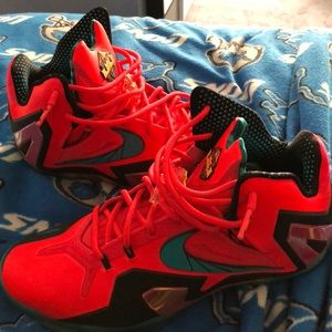 lebron 11 superhero